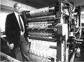 Viktor Beltoft – fotograferet ved en af trykpresserne 1980. Foto Hans Sturesson/FAA/Svendborg Byhistoriske Arkiv.